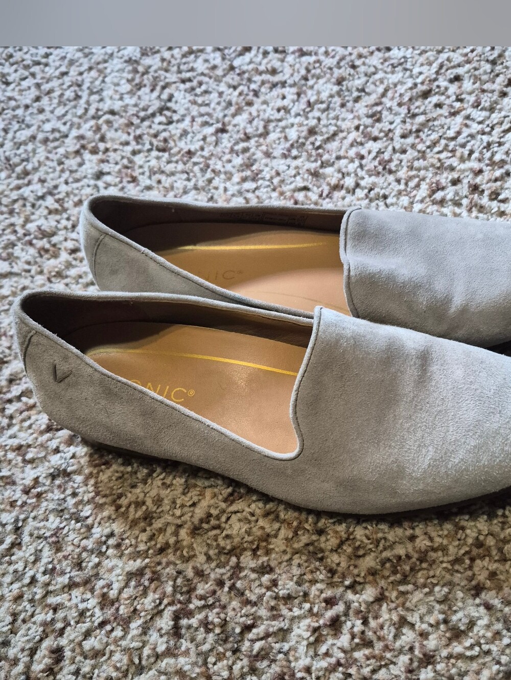 Vionic Willa Light Gray Suede Slip-On Loafers Size 6.5